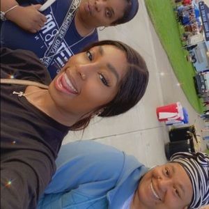 Meet your Posher, Marché